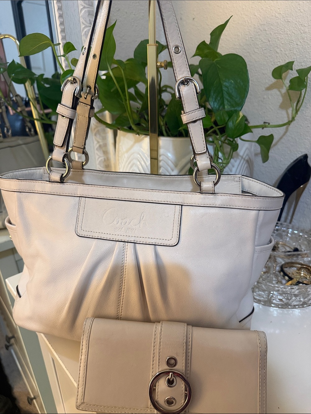 COACH East West Gallery Leather Shoulder bag with leather wallet